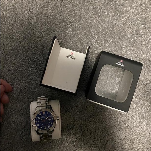 Watch, Wenger - Picture 3 of 4